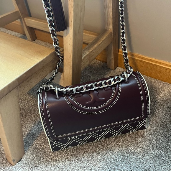 Like new Tory Burch Beetle Berry shoulder bag - Picture 2 of 8